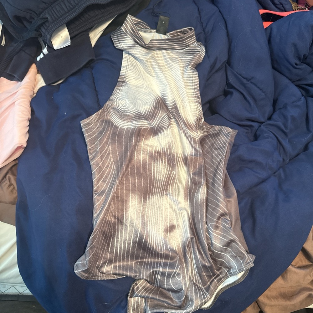 Cute body suit never worn